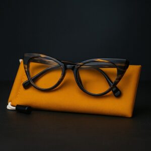 Cateye shaped eyewear